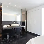 Florez Townhouse アパート